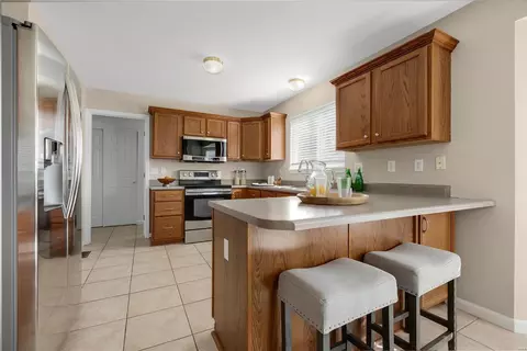 Kitchen - 735 Longfellow Cir, O'fallon, MO 63366 photo 1 of 2