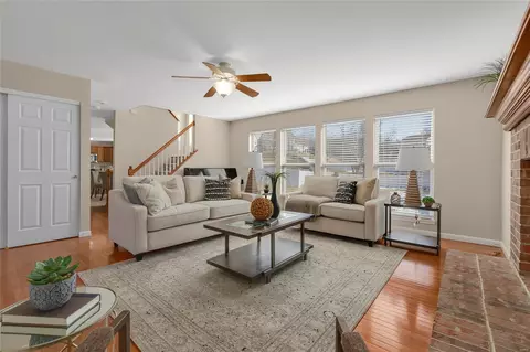 Living - 735 Longfellow Cir, O'fallon, MO 63366 photo 2 of 3