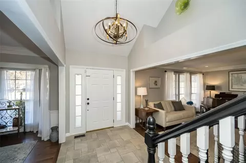 Entry Way - 6 Redstart Ct, Ballwin, MO 63021 photo 2 of 2