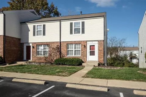 73 Woodlake Ct #E, Lake Saint Louis, MO 63367