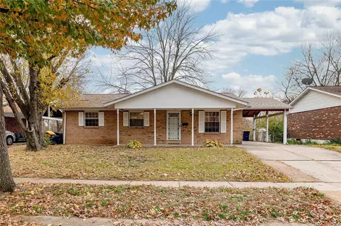 2116 Kingsford Dr, Florissant, MO 63031