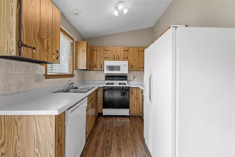 Kitchen - 1326 Trading Post Ln, O'fallon, MO 63366 photo 2 of 5