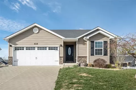 435 Honeysuckle Creek Dr, Wentzville, MO 63385