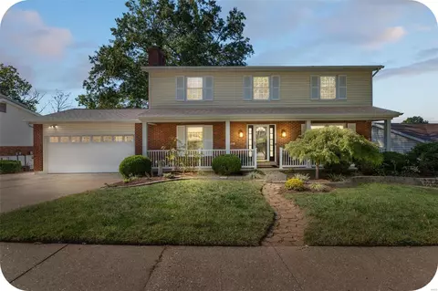 855 Green Lantern Ln, Ballwin, MO 63011