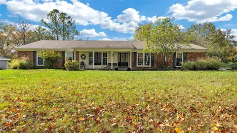 13654 Peacockfarm Rd, Saint Louis, MO 63131