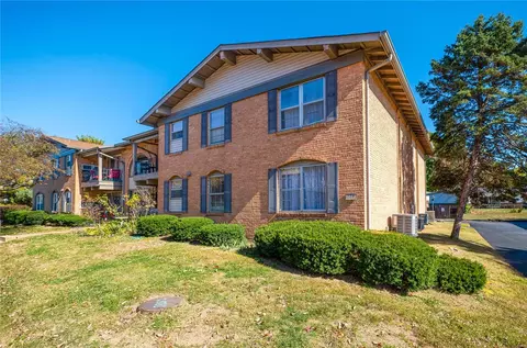 3253 Leisurewood Ct #D, Florissant, MO 63033