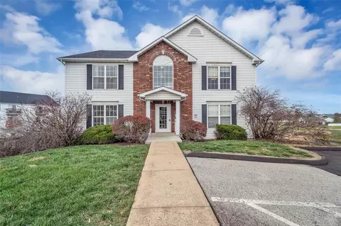 19 Homefield Gardens Dr, O'fallon, MO 63366