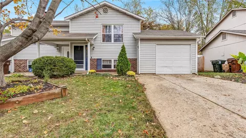 306 Della Dr, Saint Peters, MO 63376