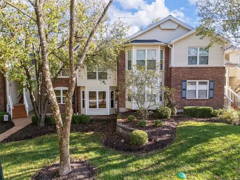 736 Woodside Trails Dr #102, Ballwin, MO 63021