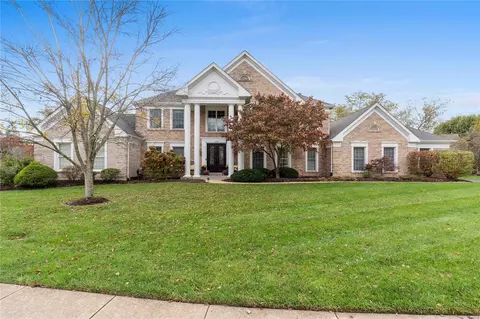 15826 Barons Way Dr, Chesterfield, MO 63017