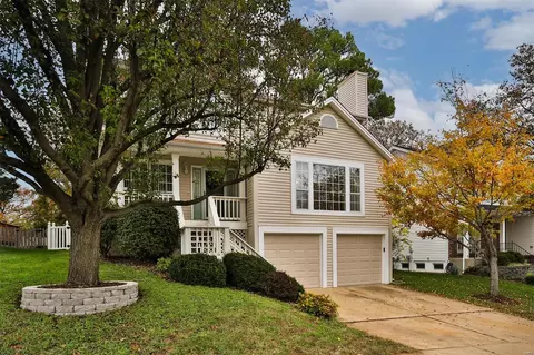 1084 Johanna Dr, Ballwin, MO 63021 photo 2
