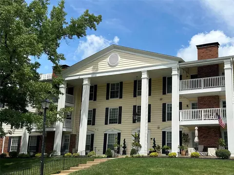 15593 Bedford Forge Dr #9, Chesterfield, MO 63017