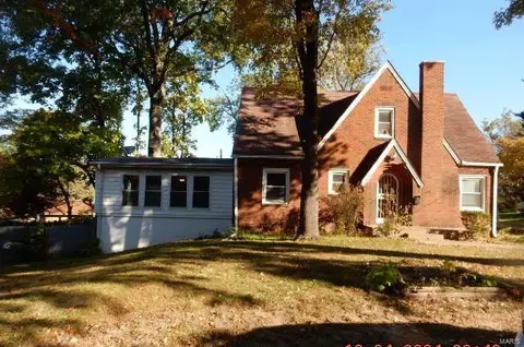 25 Jean Dr, Florissant, MO 63031