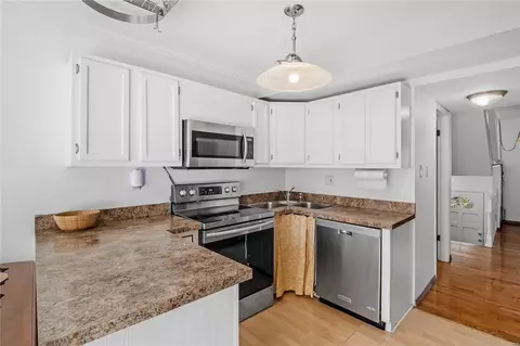 Kitchen - 345 Carmel Woods Dr, Ellisville, MO 63021 photo 3 of 4