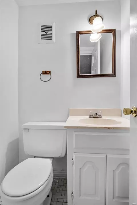 Bath - 345 Carmel Woods Dr, Ellisville, MO 63021 photo 5 of 5