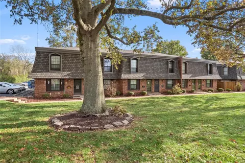 1884 Union Rd, Mehlville, MO 63125