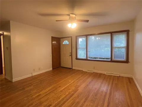10 Wayne St, Saint Charles, MO 63301 photo 2