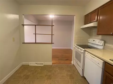 10 Wayne St, Saint Charles, MO 63301 photo 4