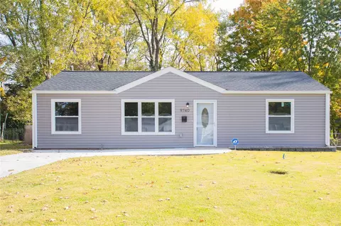 9740 Dennis Dr, Saint Louis, MO 63136