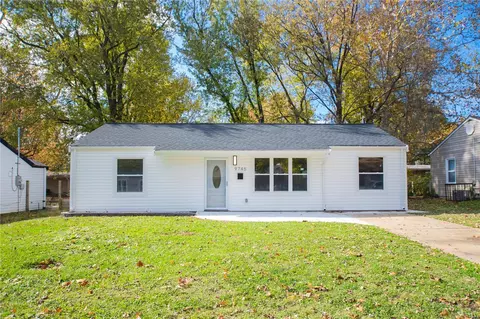 9745 Dennis Dr, Saint Louis, MO 63136