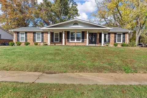 309 Quinnmoor Dr, Ballwin, MO 63011 photo 1