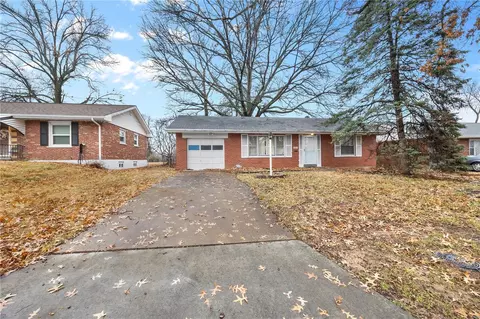 8319 Hill Ave, Saint Louis, MO 63121