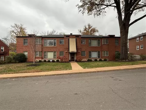 8111 Roxburgh Dr #1NE, Clayton, MO 63105