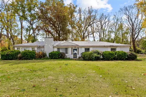 8042 Packard Ave, Berkeley, MO 63134
