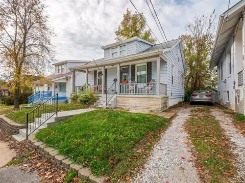 4938 Heege Rd, Saint Louis, MO 63123