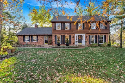 550 Webster Forest Dr, Webster Groves, MO 63119