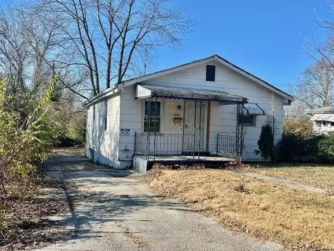 10059 Baron Dr, Saint Louis, MO 63136