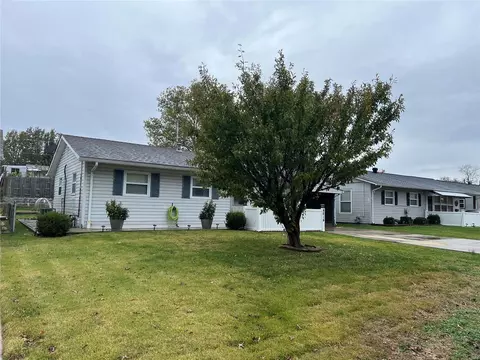 4614 Heege Rd, Affton, MO 63123 photo 2