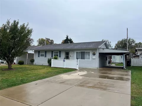 4614 Heege Rd, Affton, MO 63123