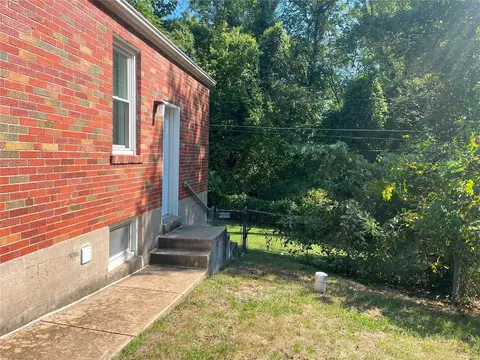 46 Mayme Dr, Saint Louis, MO 63135 photo 2