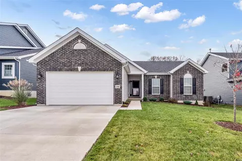 210 Burrograss Dr, Wentzville, MO 63385