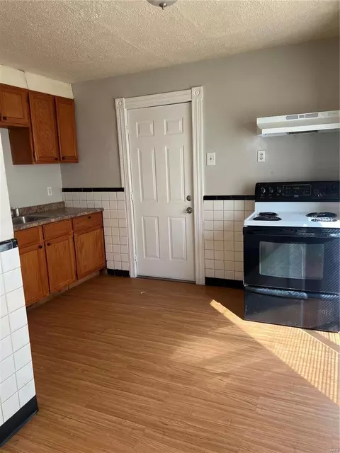 8805 Tyrell Dr, Saint Louis, MO 63136 photo 2