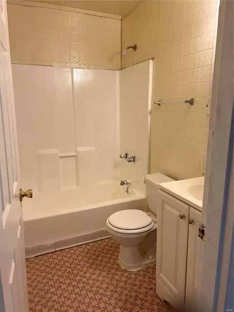 8805 Tyrell Dr, Saint Louis, MO 63136 photo 3