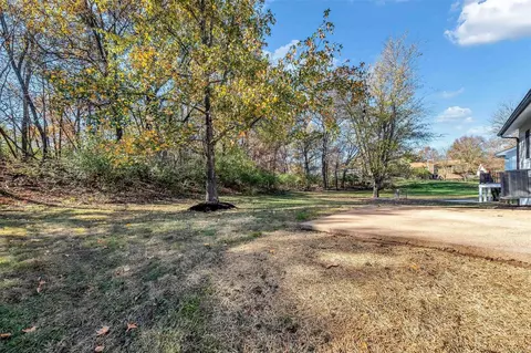 Exterior - 521 Vernal Hill Ct, Ballwin, MO 63021 photo 3 of 8