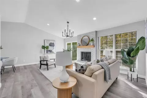 Living - 521 Vernal Hill Ct, Ballwin, MO 63021 photo 1 of 2