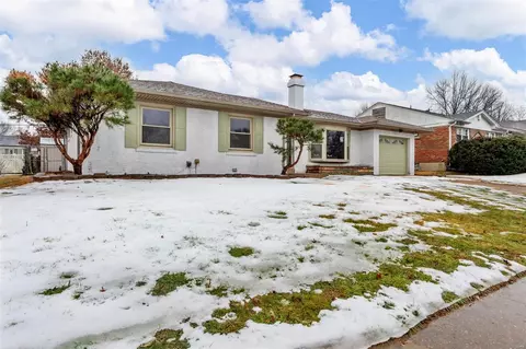 7930 Glenside Pl, Saint Louis, MO 63130