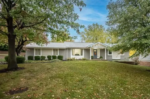 210 Stablestone Dr, Chesterfield, MO 63017