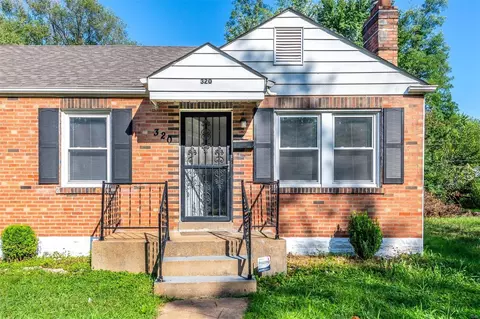320 Newell Dr, Saint Louis, MO 63135