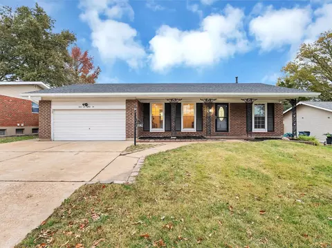 12082 Cato Dr, Florissant, MO 63033