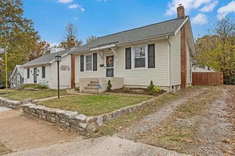 4810 Wilshusen Ave, Webster Groves, MO 63119