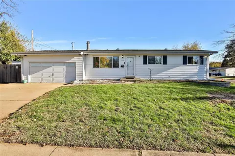 1590 Bluff Dr, Florissant, MO 63031