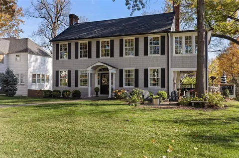 220 Blackmer Pl, Webster Groves, MO 63119