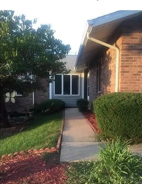 1613 Rosewall Dr #B, Saint Charles, MO 63303