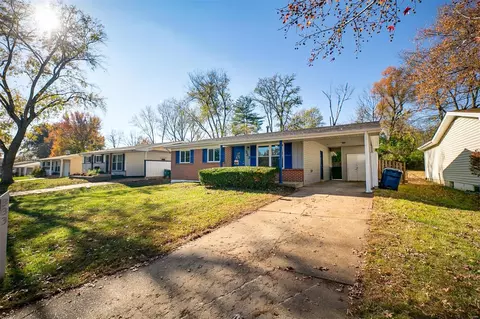 333 Fairview Ct, Ballwin, MO 63021
