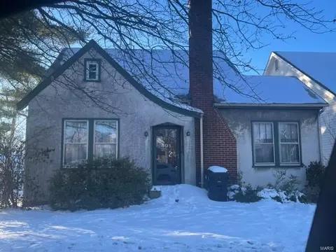 401 N Geyer Rd, Kirkwood, MO 63122