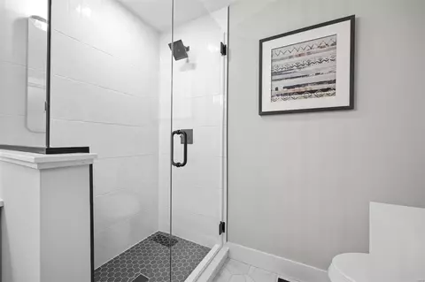 Bath - 311 Breezeview Dr, Ballwin, MO 63021 photo 3 of 4